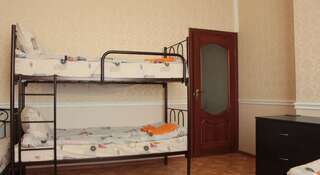 Гостиница Grand Hostel Чк-Чн Краснодар Кровать в общем 6-местном номере для женщин-1